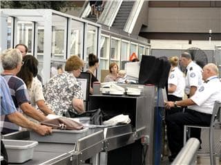 Những đồ vật không được mang lên máy bay Vietnam Airlines