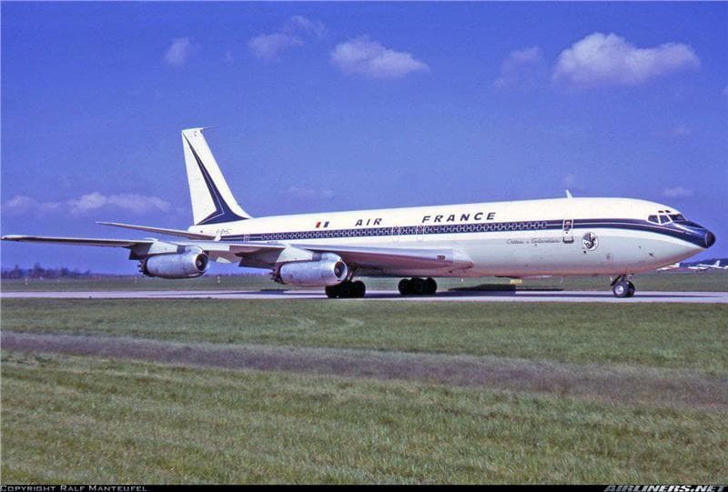 Máy bay Boeing 707