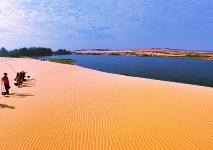 Vé máy bay Sài Gòn đi Quảng Bình giá rẻ
