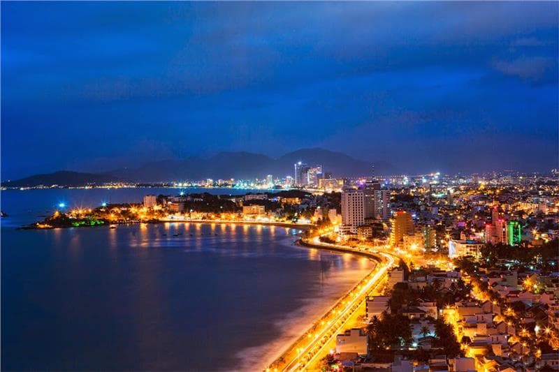 Bãi biển Nha Trang về đêm đẹp lung linh