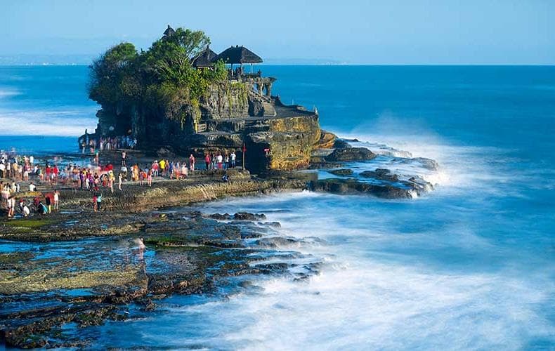 Ngôi đền Tanah Lot "huyền ảo" tại hòn đảo Bali xinh đẹp