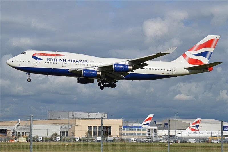 Máy bay Boeing 747-400