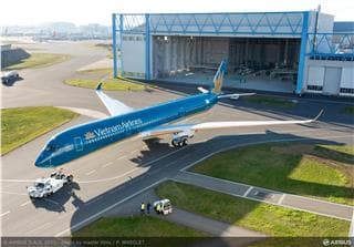 Xuất xưởng máy bay A350 XWB đầu tiên của Vietnam Airlines